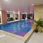 公寓 Azizi Luxury - Pool & Piscina
