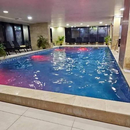 Azizi Luxury - Pool & Piscina Lejlighed