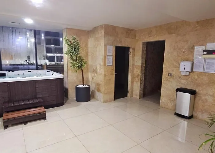 Apartment Azizi Luxury - Pool & Piscina *