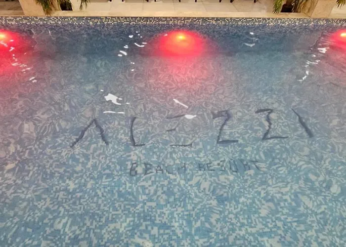 Azizi Luxury - Pool & Piscina * Navodari